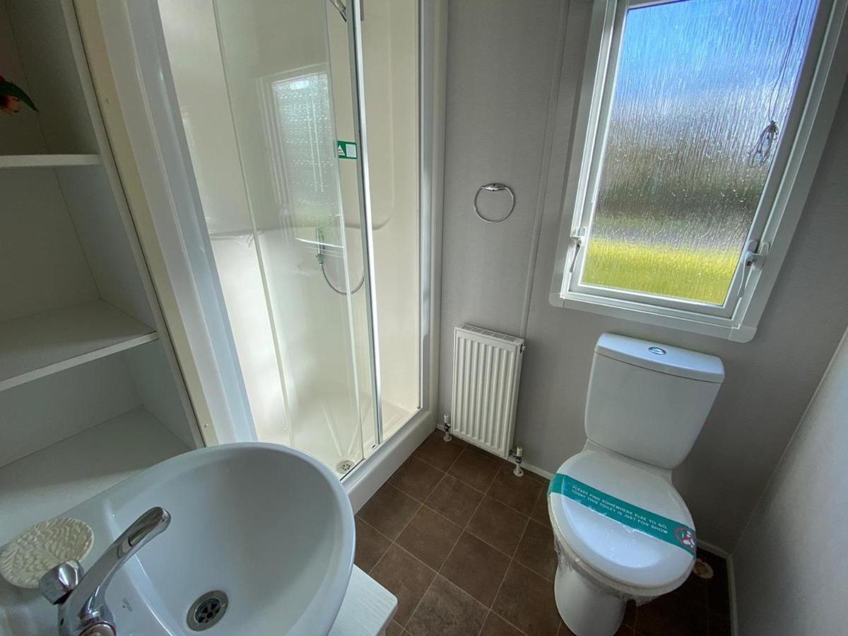 Beautiful 3 Bedroom Caravan With Hot Tub - Tattershall Lakes 외부 사진