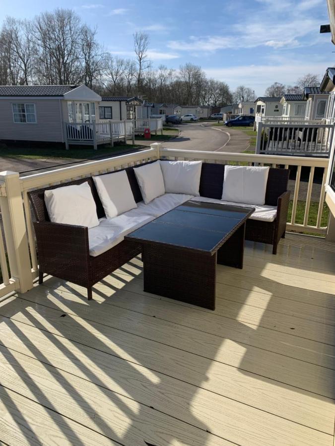 Beautiful 3 Bedroom Caravan With Hot Tub - Tattershall Lakes 외부 사진