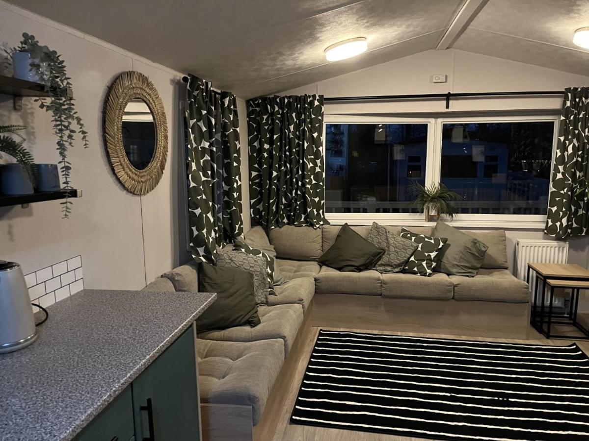 Beautiful 3 Bedroom Caravan With Hot Tub - Tattershall Lakes 외부 사진