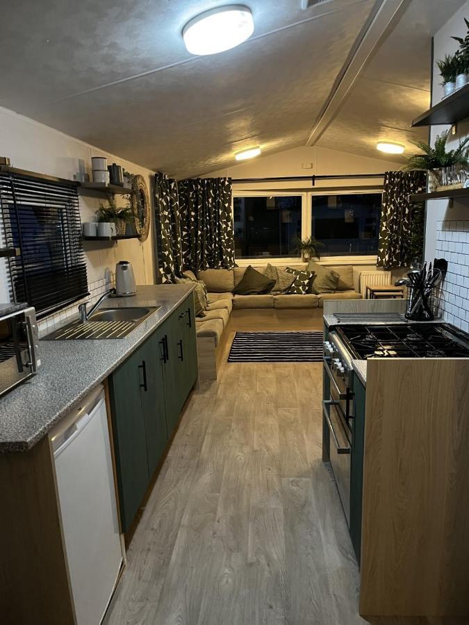 Beautiful 3 Bedroom Caravan With Hot Tub - Tattershall Lakes 외부 사진