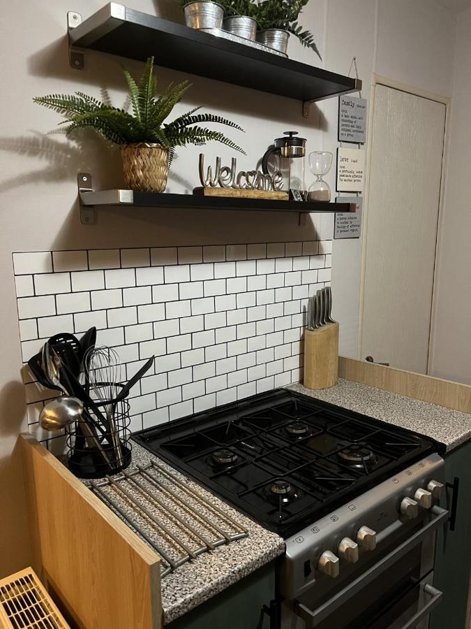 Beautiful 3 Bedroom Caravan With Hot Tub - Tattershall Lakes 외부 사진