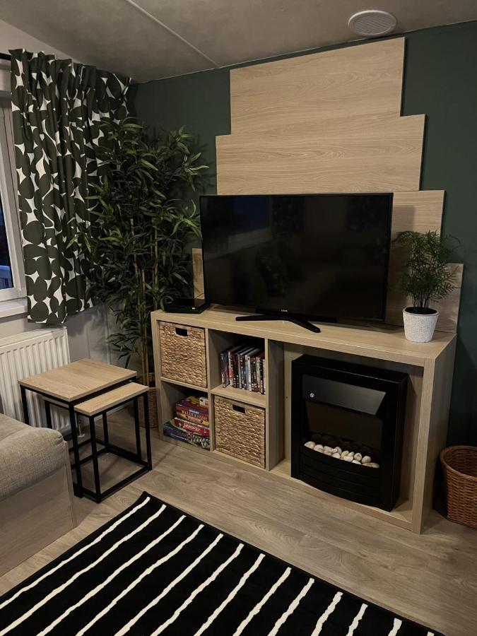 Beautiful 3 Bedroom Caravan With Hot Tub - Tattershall Lakes 외부 사진