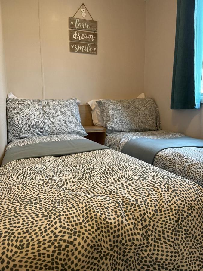Beautiful 3 Bedroom Caravan With Hot Tub - Tattershall Lakes 외부 사진