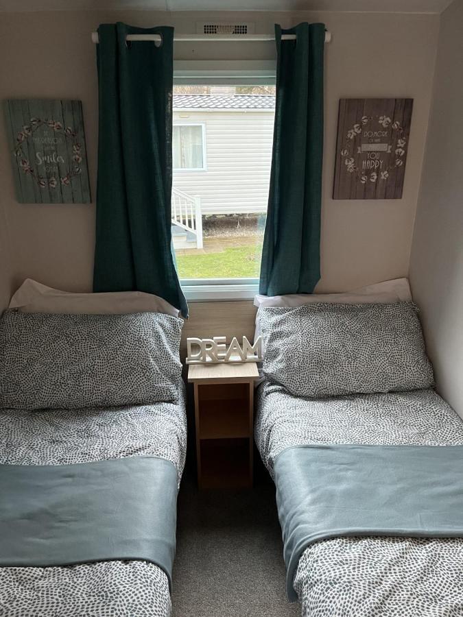 Beautiful 3 Bedroom Caravan With Hot Tub - Tattershall Lakes 외부 사진
