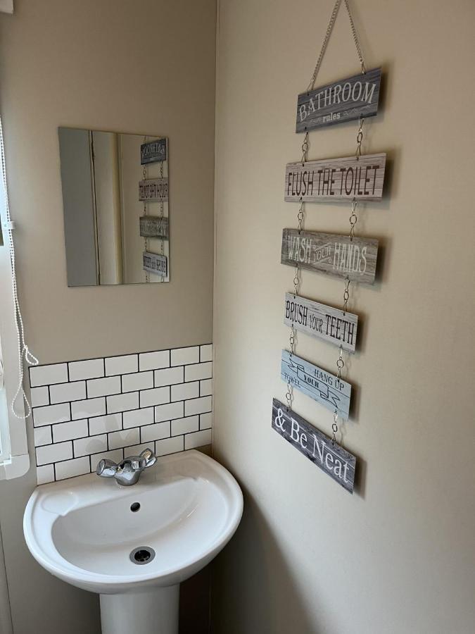 Beautiful 3 Bedroom Caravan With Hot Tub - Tattershall Lakes 외부 사진