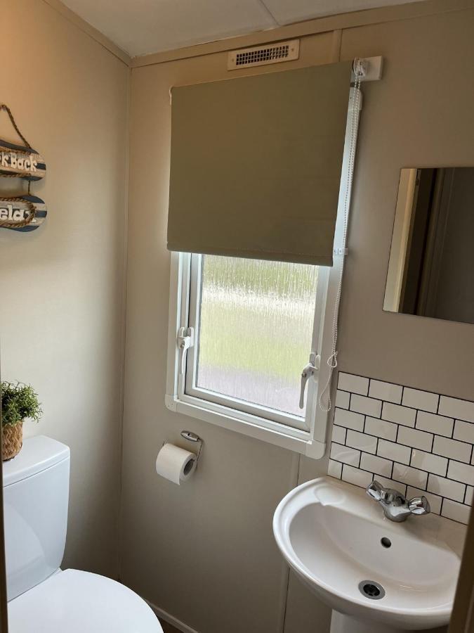 Beautiful 3 Bedroom Caravan With Hot Tub - Tattershall Lakes 외부 사진